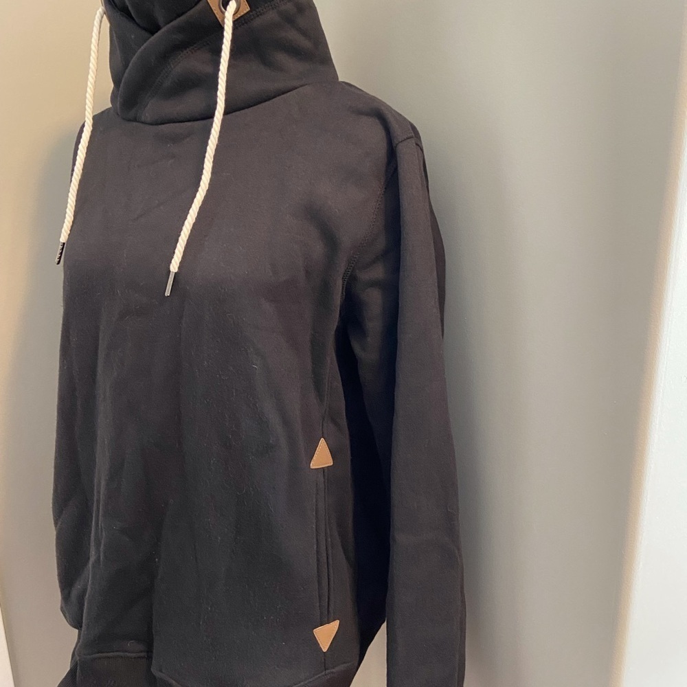 Black sweatshirt